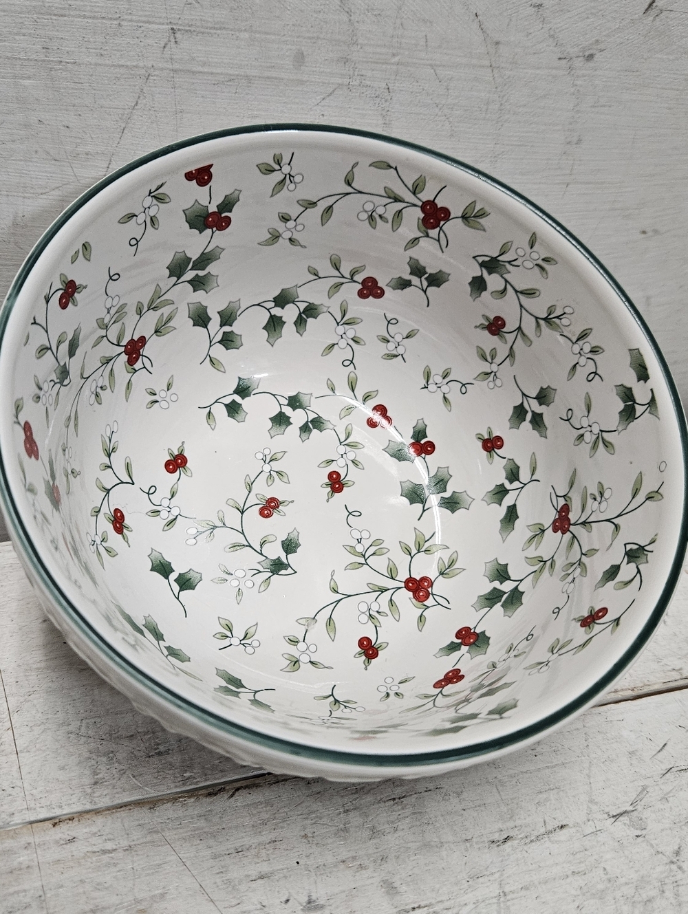 Pfaltzgraff 'Winterberry' Holly & Berries 90s Stoneware Holiday Serving Bowl
